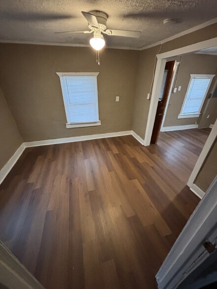 Building Photo - 467 Southport Rd