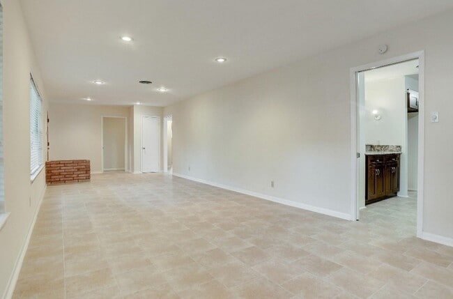 Building Photo - 9206 Bassoon Dr