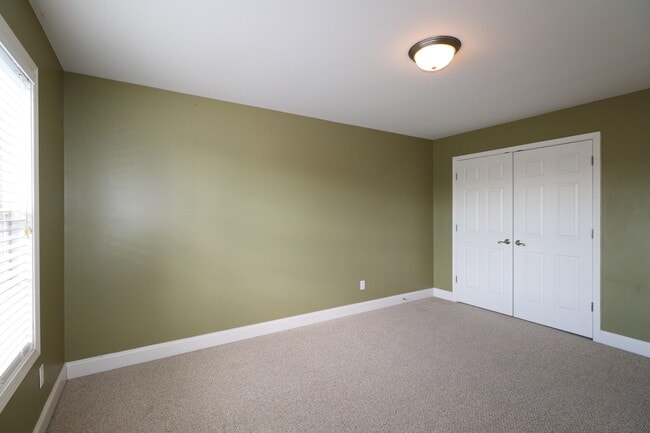 Building Photo - 417 Courchelle Dr