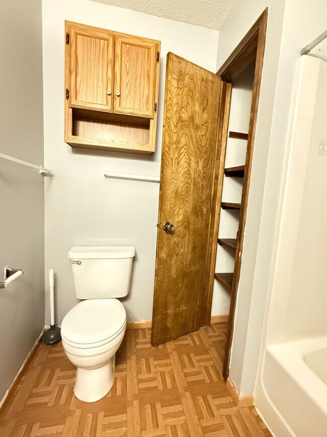 Building Photo - 133 Benton St