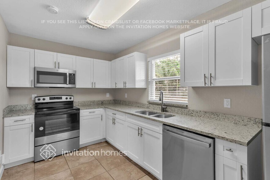 Building Photo - 6815 N 48th St