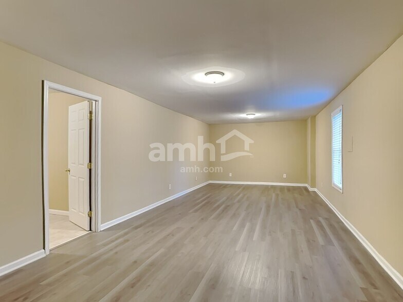 Building Photo - 3512 Kittery Dr SW