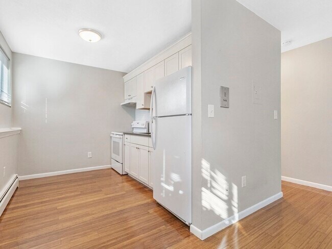 Building Photo - 180 River St