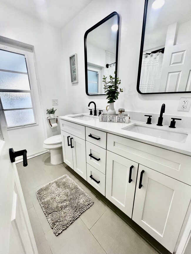 Building Photo - 231 SE 45th Terrace