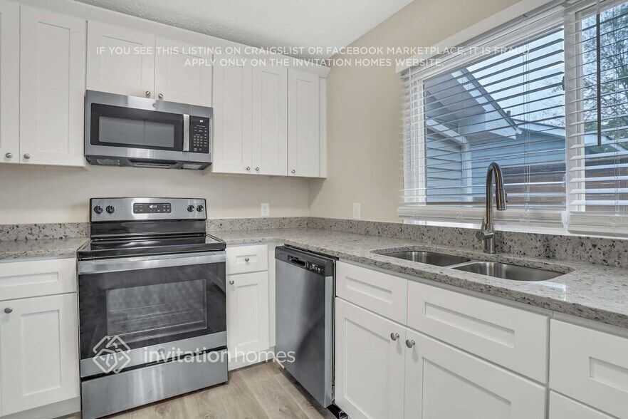 Building Photo - 565 Lakeridge Cir SE