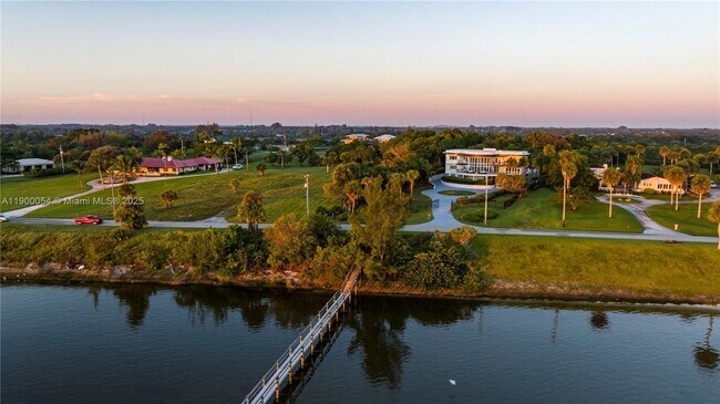 Building Photo - 2827 S Indian River Dr