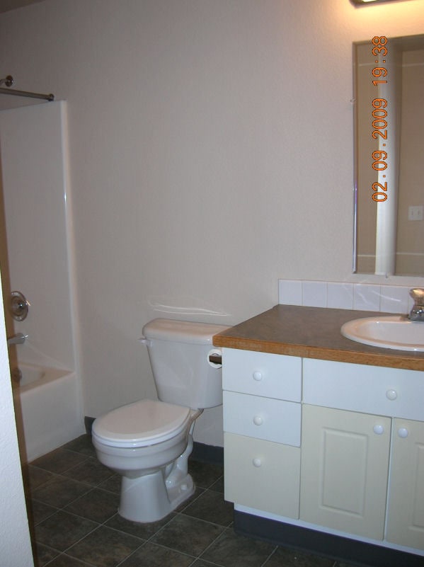 Building Photo - WOODLAND 3 BEDROOM, 3 BATH BEAUTY!