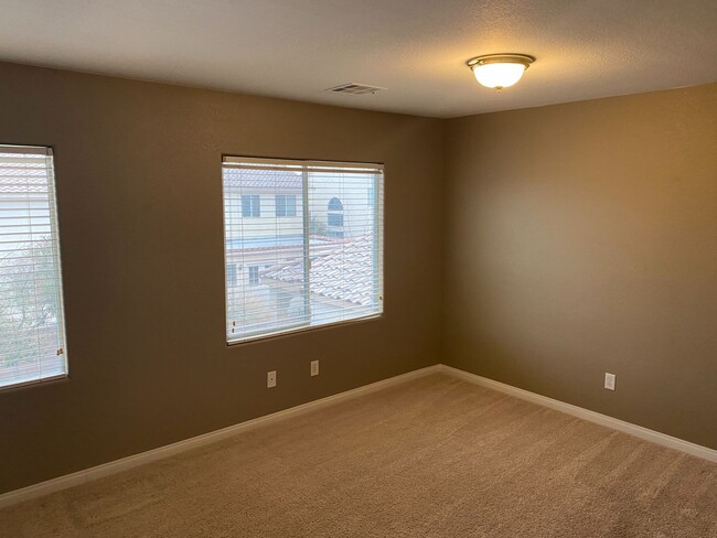 Building Photo - Gorgeous home close to Lake Sahara!