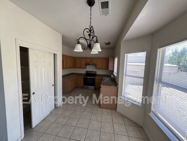 Building Photo - 4009 Pasaje Pl NW
