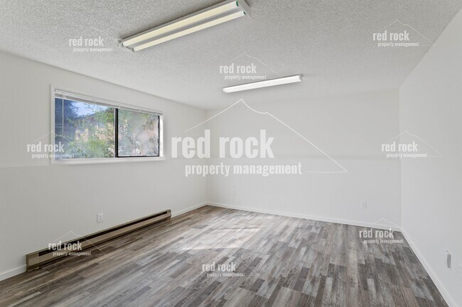 Building Photo - 2724 N Perrine Ct