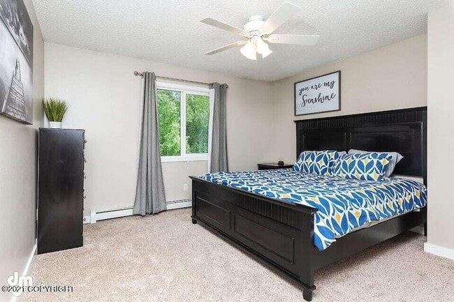 Building Photo - Furnished 3bed/1.5 bath near shopping and more!