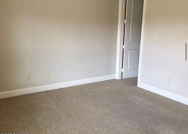 Building Photo - 4-bedroom, 3.5-bathroom home AVAILABLE NOW!