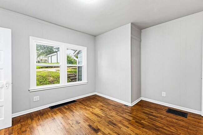 Building Photo - Remodeled 2-Bedroom Home in Saint Joseph with Off-Street Alley Parking
