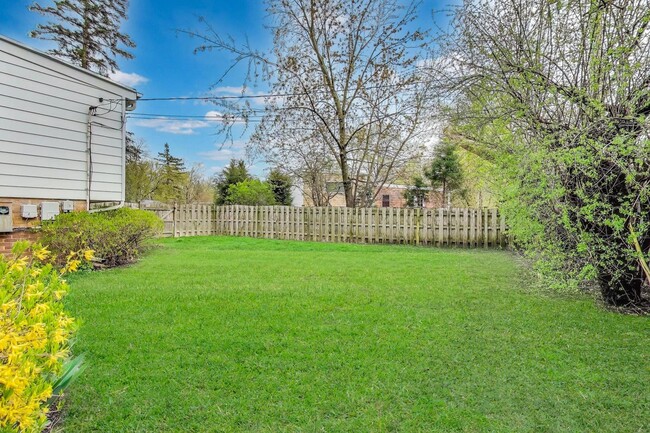 Building Photo - 558 Mallard Ln