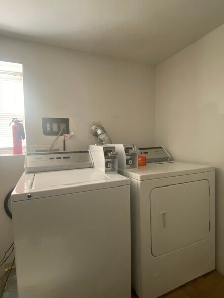 Building Photo - 4956 W Nelson St