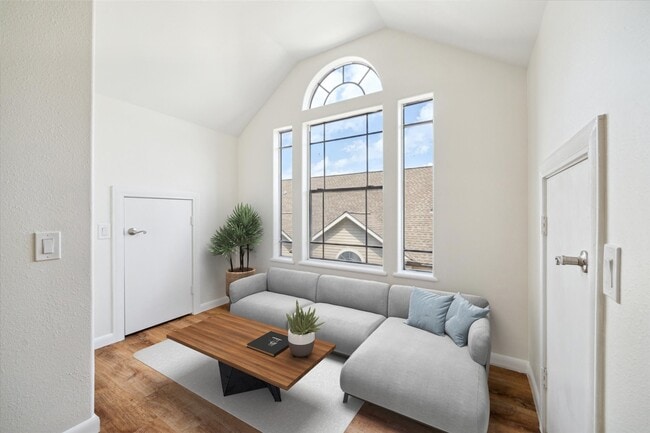 Building Photo - 2402 Calumet St