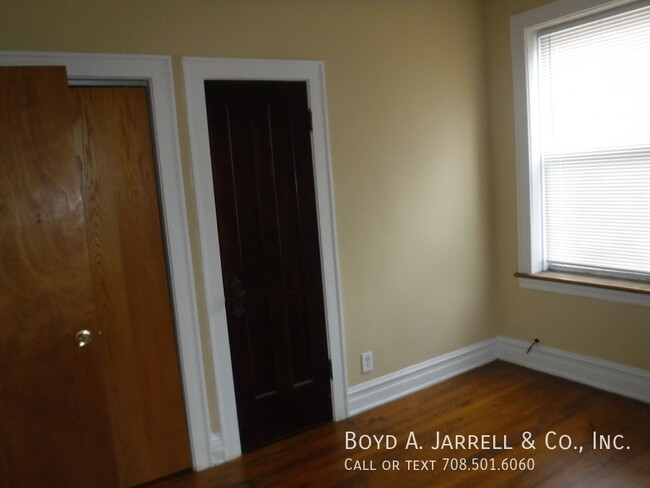 Building Photo - 9546 S Prairie Ave