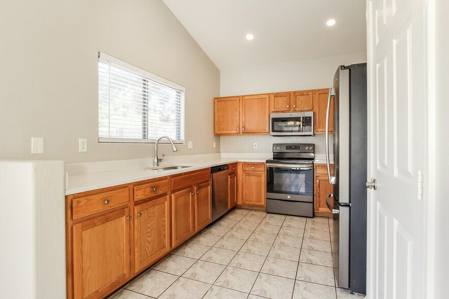 Building Photo - 14510 N 87th Ave