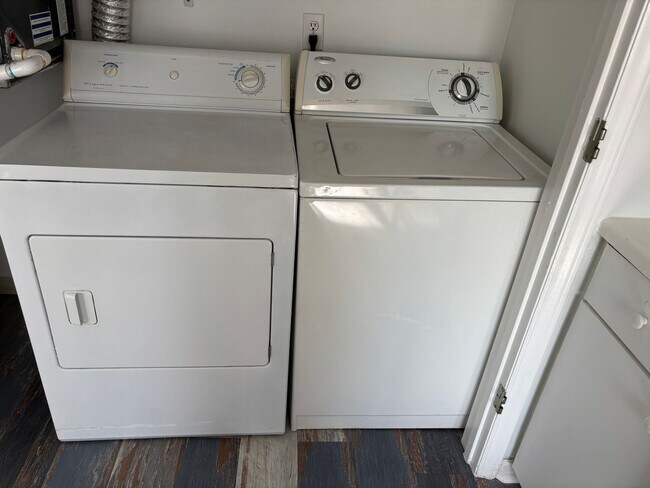 Building Photo - 2 BEDROOM 2 BATH ON 2ND FLOOR AT MYRTLE GREENS