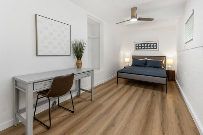 Building Photo - NEW Remodeled and furnished, 4 bed 3 bath available September 2026 to May 2027