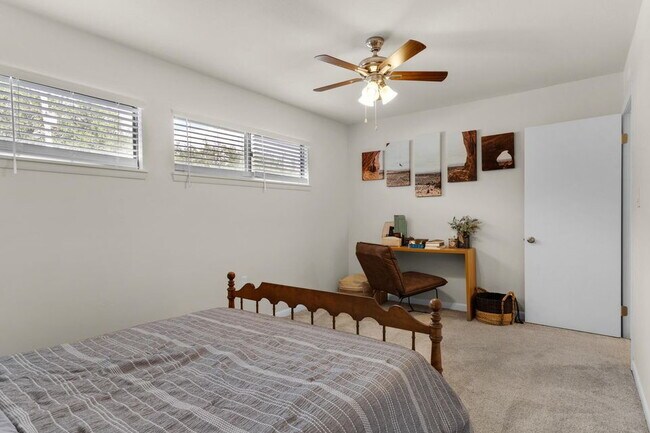 Building Photo - "Charming 2-Bed Townhouse in Fort Walton Beach"