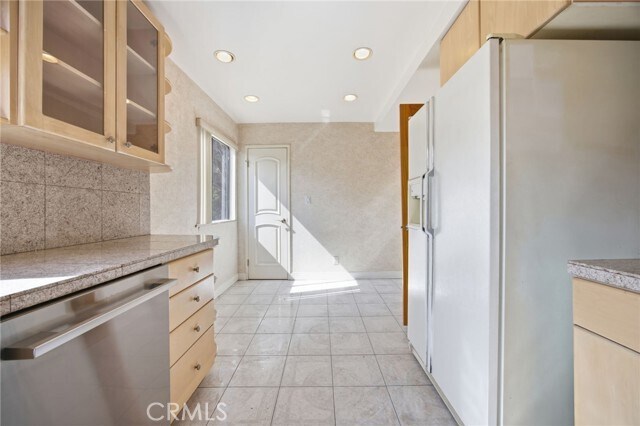 Building Photo - 12358 Moorpark St