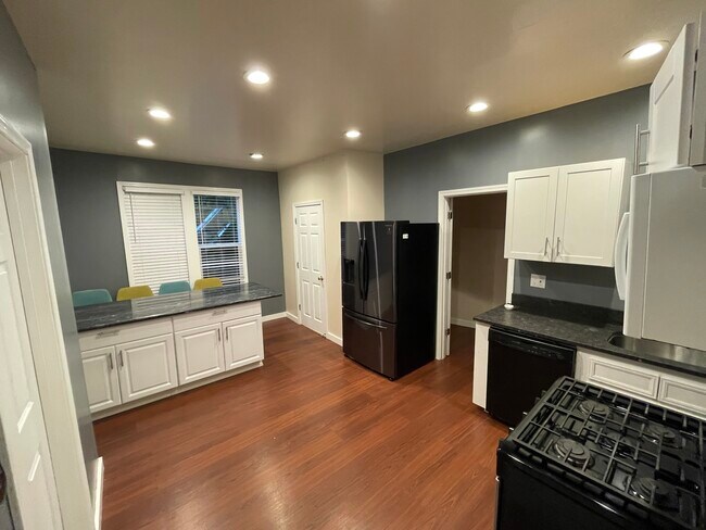 Kitchen - 1817 SW Cable Ave
