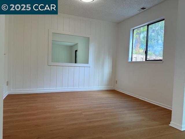 Building Photo - 10 Tarn Ct