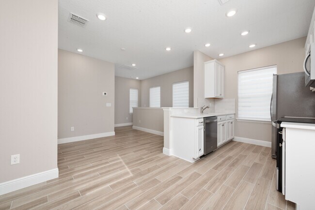 Building Photo - 6541 Rover Wy