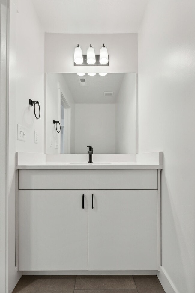 Adams Bathroom - Madison Towns