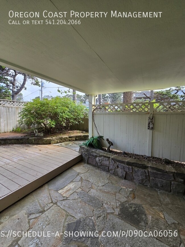 Building Photo - 4503 SW Beach Ave