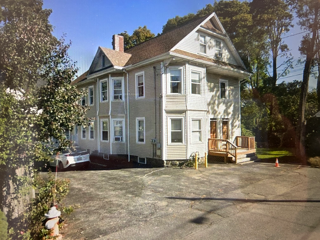 Primary Photo - 22-24-24 Saunders St