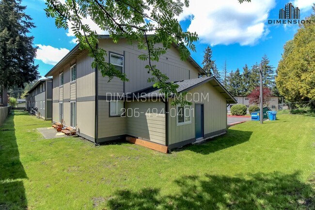 Building Photo - Green wood II