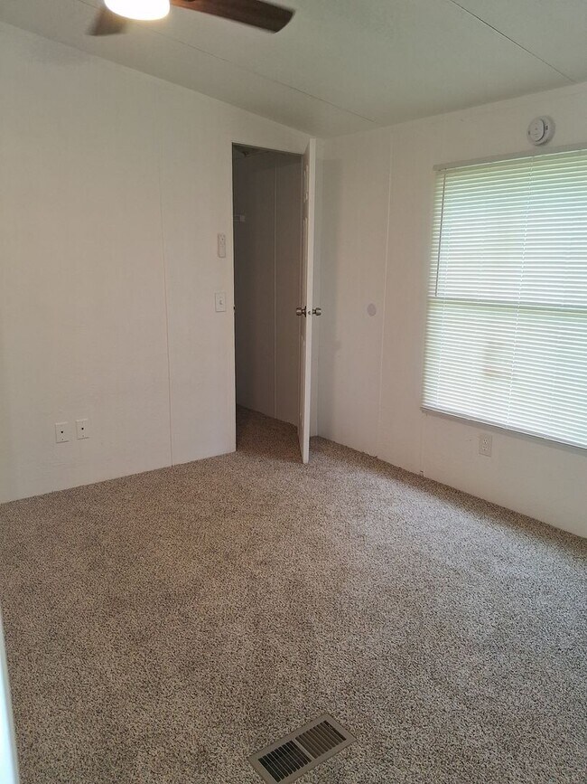 Building Photo - Charming 4BR Home in Cave Springs