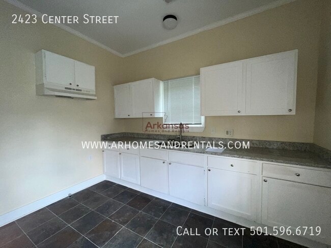 Building Photo - 2423 Center St