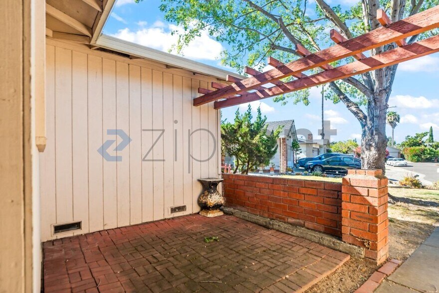 Building Photo - Unit