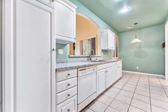 Building Photo - Elevated Summerlin Living Near TPC Summerlin