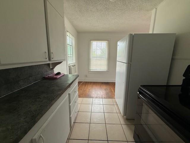 Building Photo - 618 Santos St