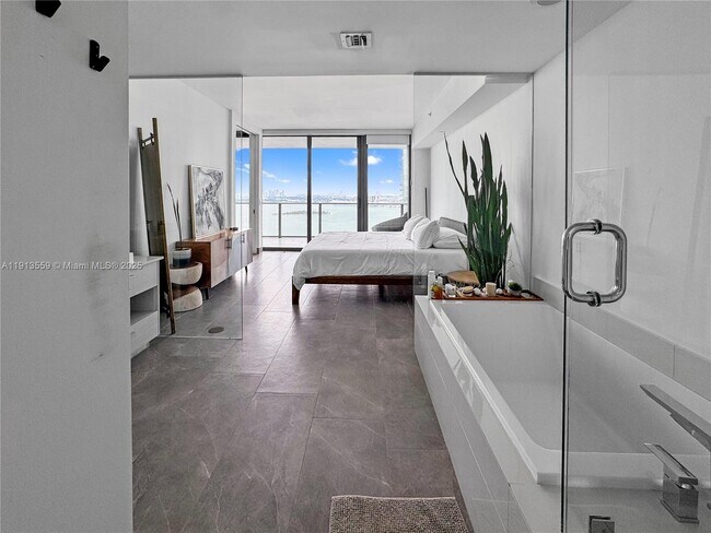 Building Photo - 650 NE 32nd St