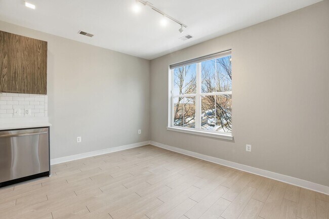 Building Photo - 989 S Buchanan St