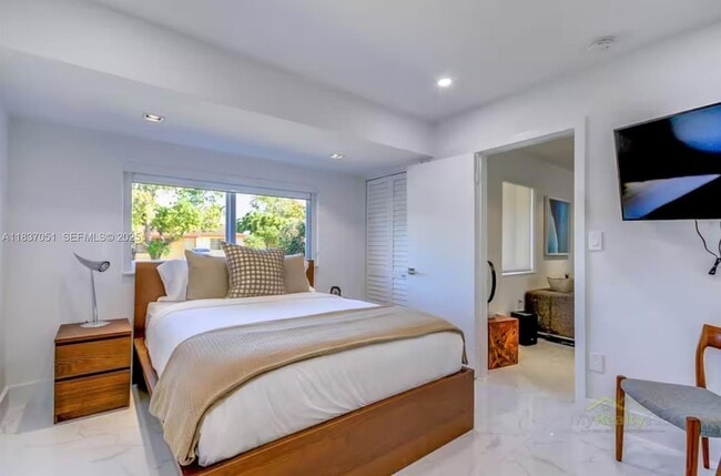 Building Photo - 10010 SW 162nd St