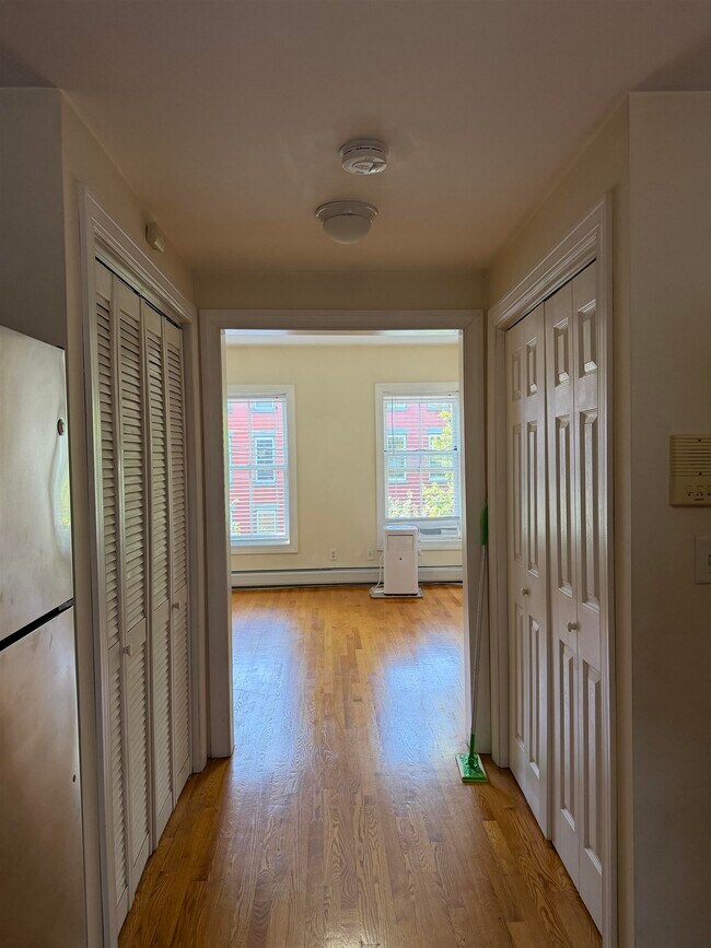 Building Photo - 238 3rd St