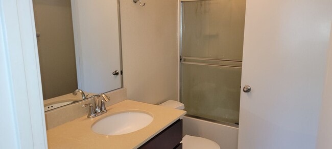Building Photo - Adorable 2 Bedroom 2 Bath Condo