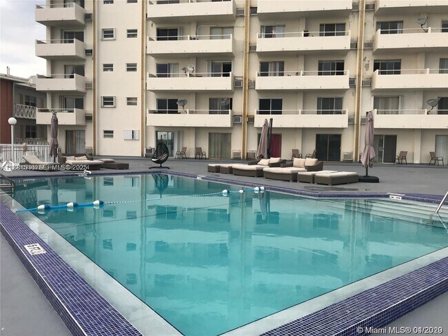 Building Photo - 7904 West Dr