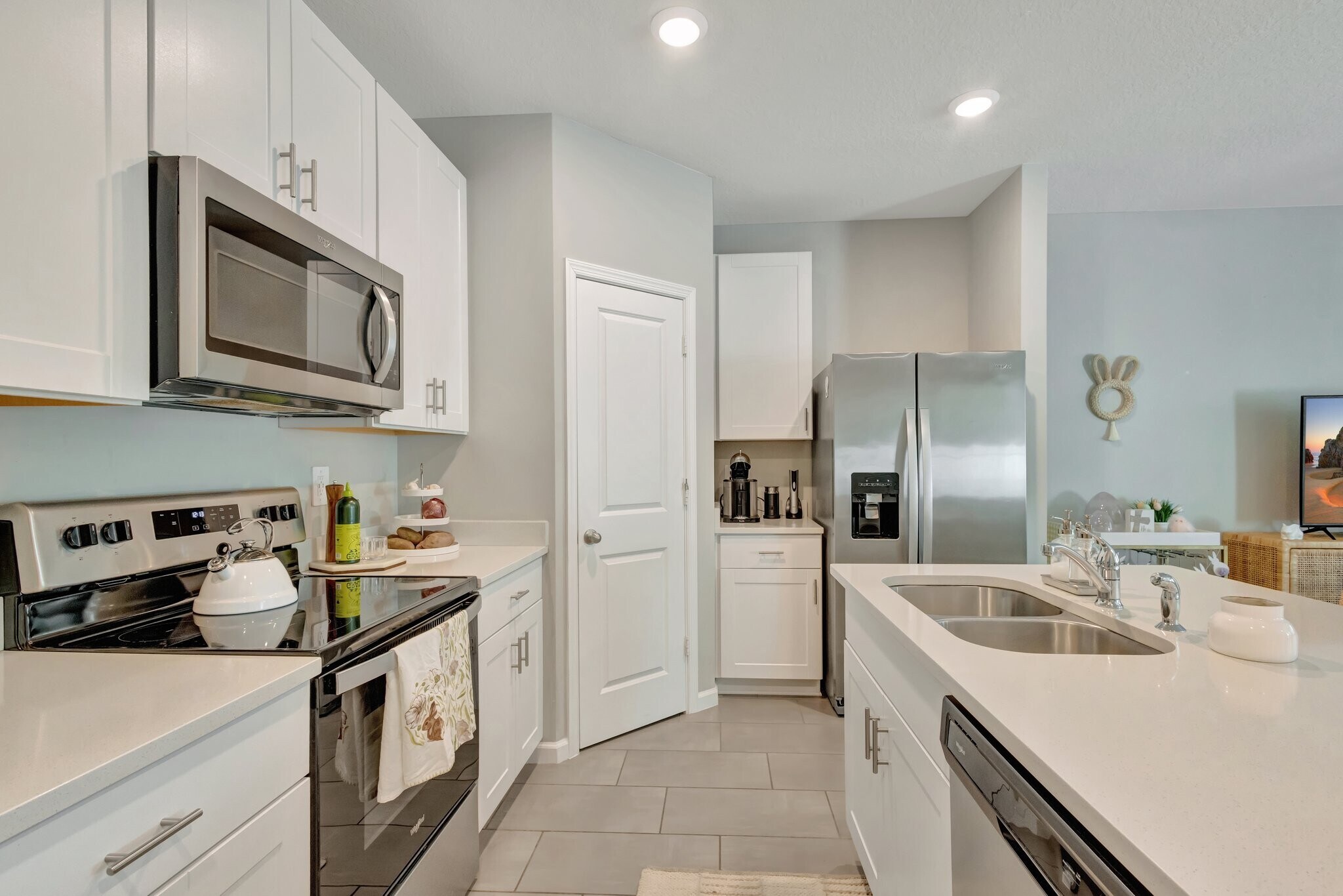 Building Photo - 396 SE Sea Hunt Way