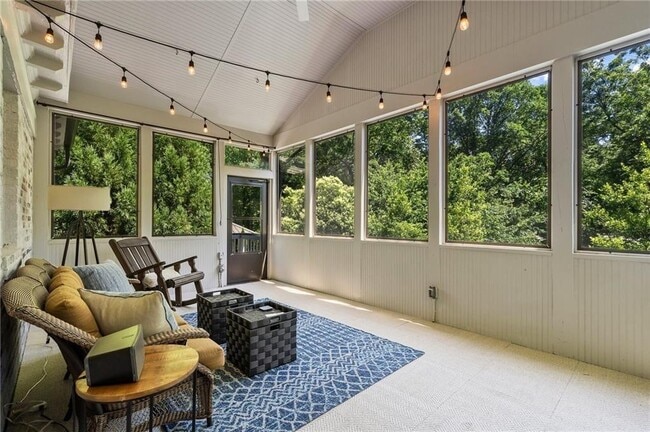 Building Photo - 663 Yorkshire Rd NE