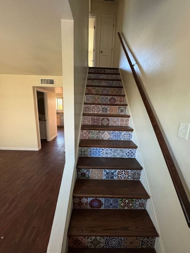 Building Photo - 2809 N Mountain Ave