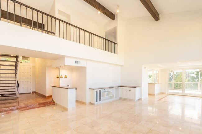 Building Photo - 4 Bedroom / 3 Bathroom Home With Panoramic...