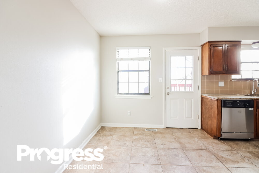 Building Photo - 101 E Pacific Dr