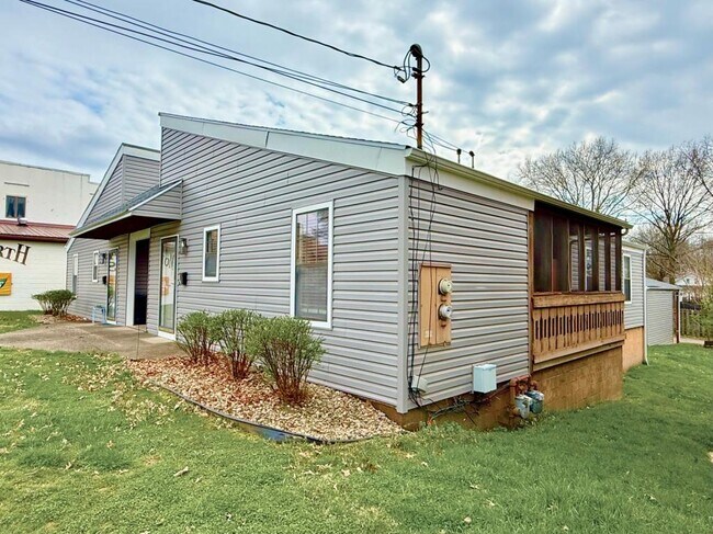 Building Photo - 1634 19th St